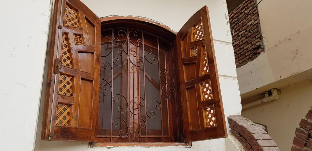 One Love Guesthouse & Restaurant Luxor Ngoại thất bức ảnh
