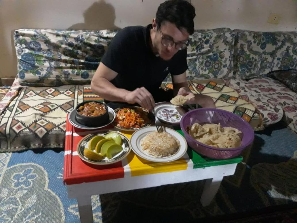 One Love Guesthouse & Restaurant Luxor Ngoại thất bức ảnh