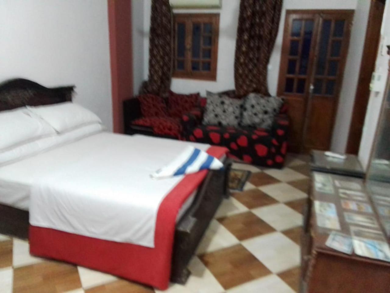 One Love Guesthouse & Restaurant Luxor Ngoại thất bức ảnh