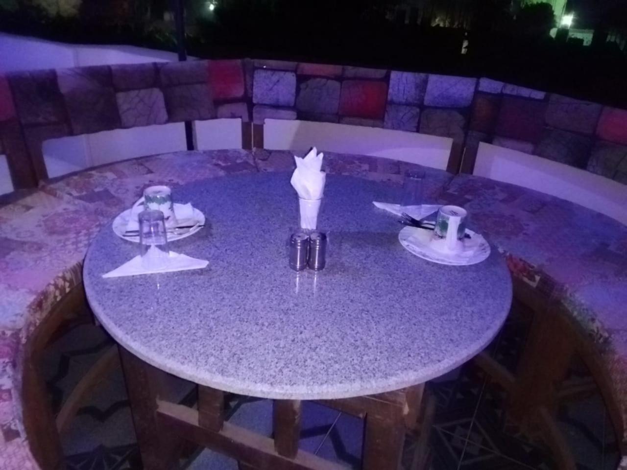 One Love Guesthouse & Restaurant Luxor Ngoại thất bức ảnh