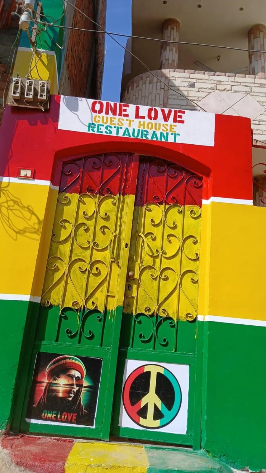 One Love Guesthouse & Restaurant Luxor Ngoại thất bức ảnh