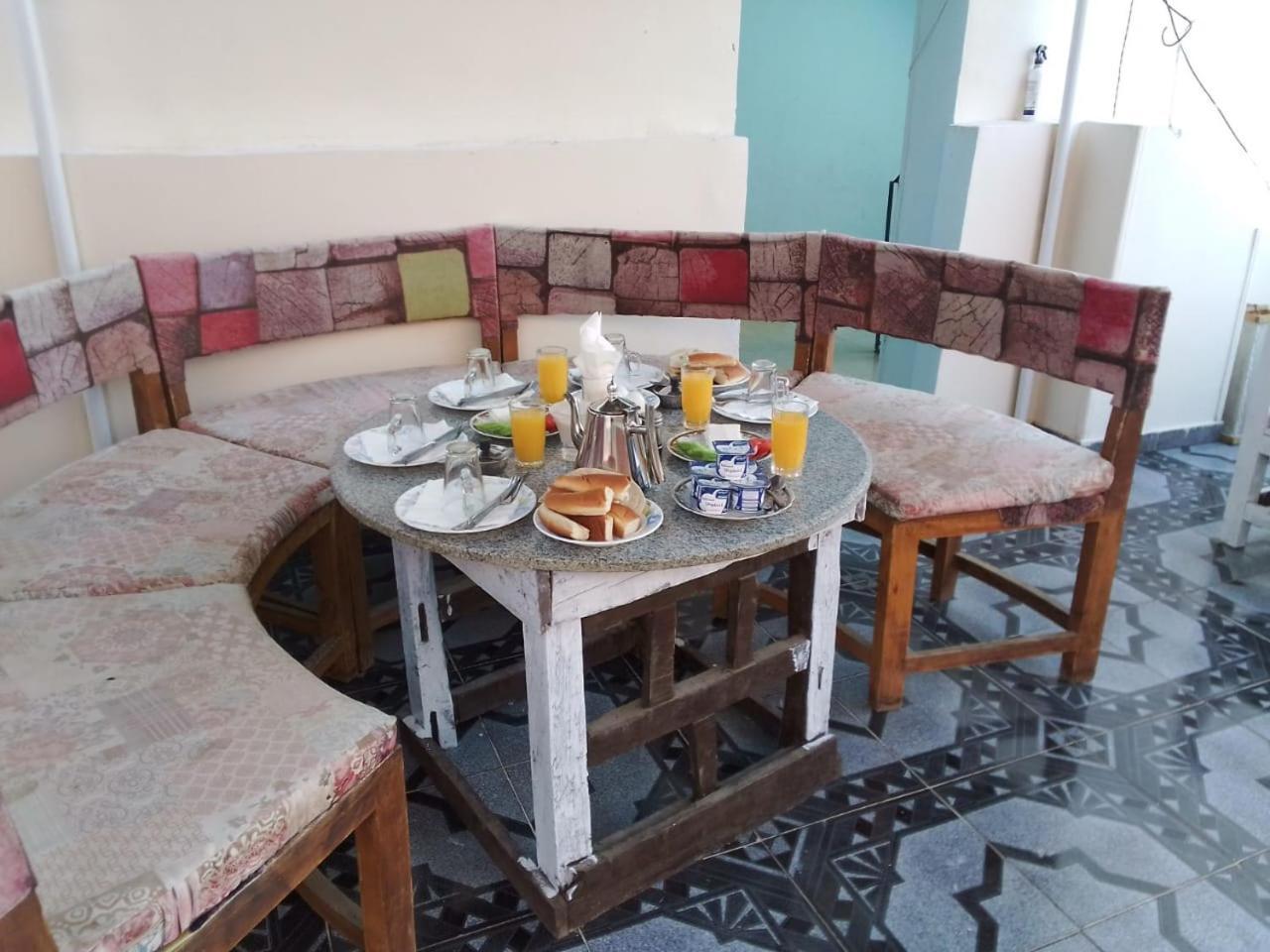 One Love Guesthouse & Restaurant Luxor Ngoại thất bức ảnh