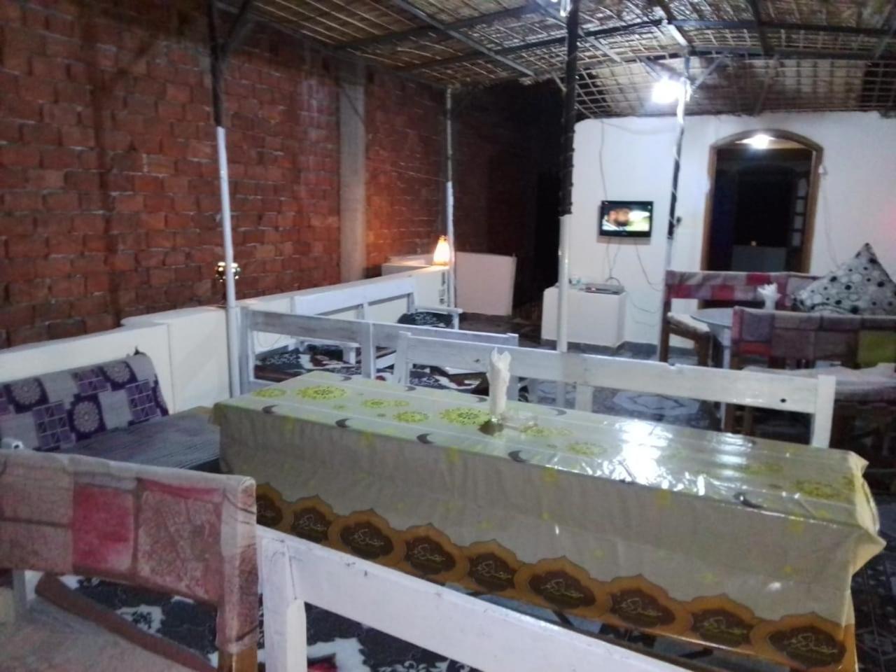 One Love Guesthouse & Restaurant Luxor Ngoại thất bức ảnh