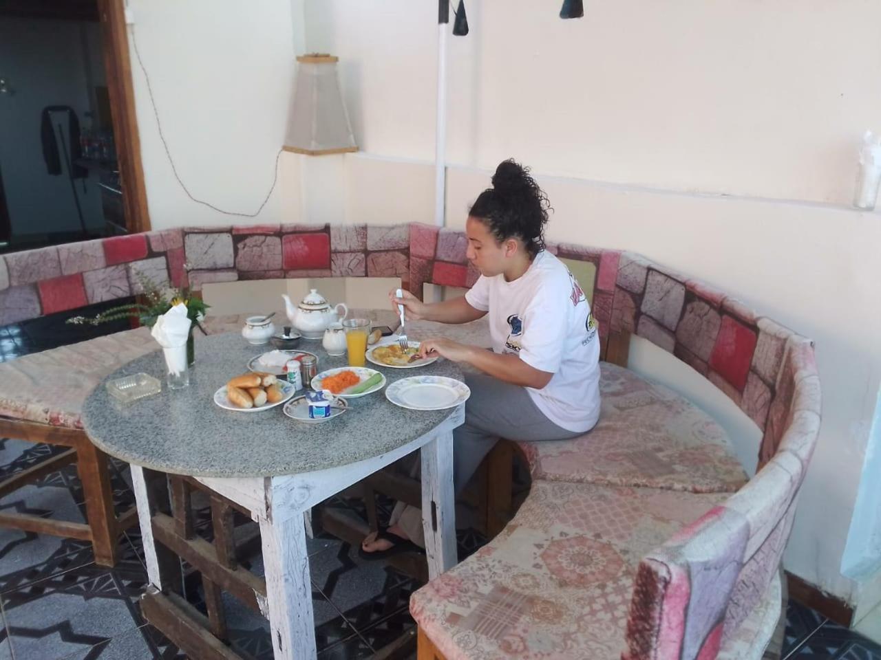 One Love Guesthouse & Restaurant Luxor Ngoại thất bức ảnh